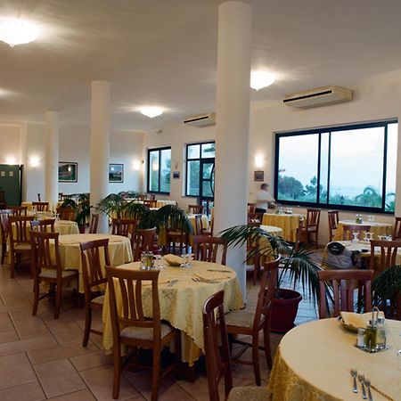 Villaggio Pineta Petto Bianco 카포바티카노 외부 사진