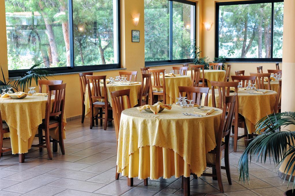 Villaggio Pineta Petto Bianco 카포바티카노 외부 사진