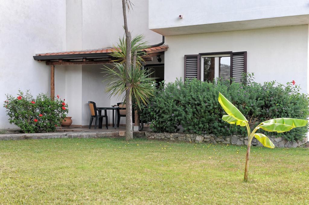 Villaggio Pineta Petto Bianco 카포바티카노 객실 사진
