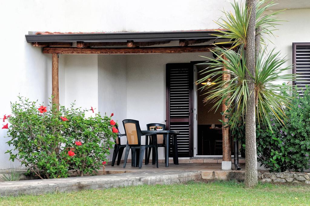 Villaggio Pineta Petto Bianco 카포바티카노 객실 사진