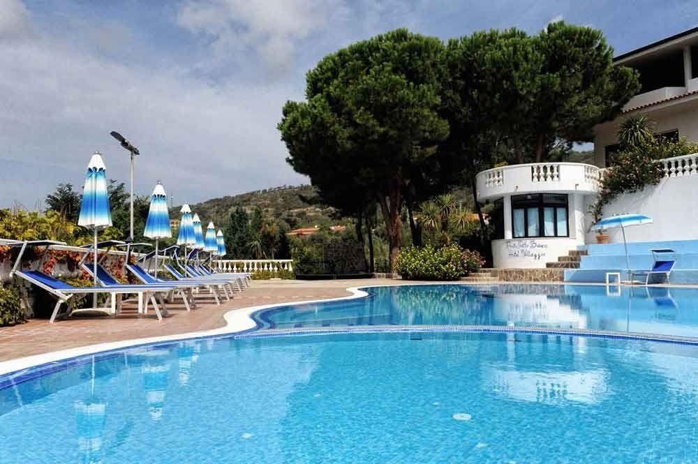 Villaggio Pineta Petto Bianco 카포바티카노 외부 사진
