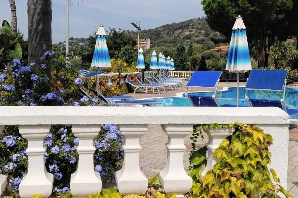 Villaggio Pineta Petto Bianco 카포바티카노 외부 사진
