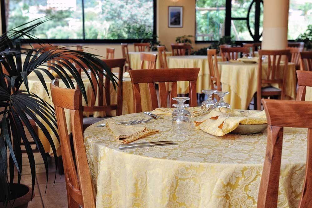 Villaggio Pineta Petto Bianco 카포바티카노 외부 사진