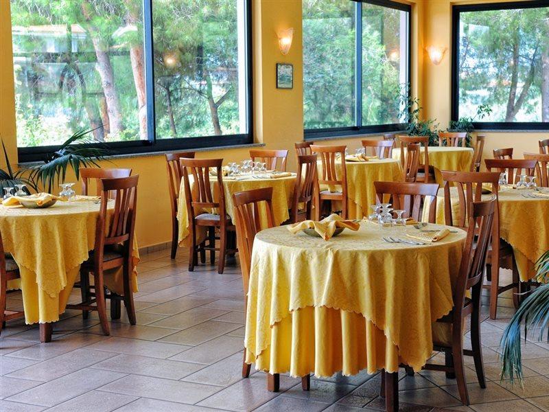 Villaggio Pineta Petto Bianco 카포바티카노 외부 사진